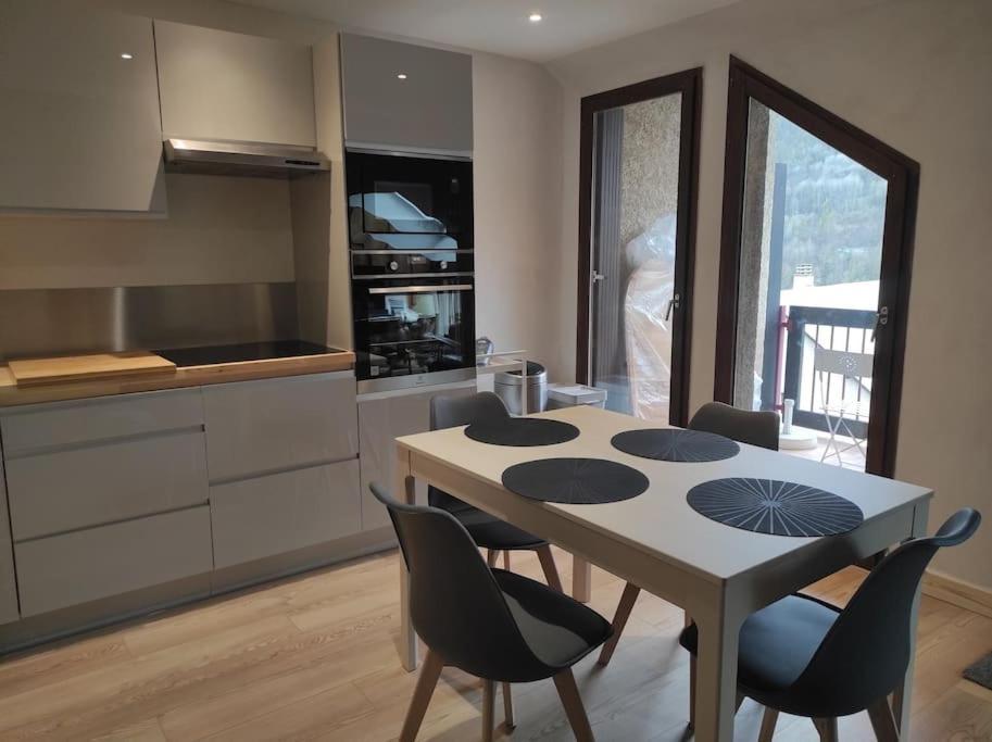 Appartement Vue Montagne, Cosy Et Chaleureux Briançon Exteriör bild